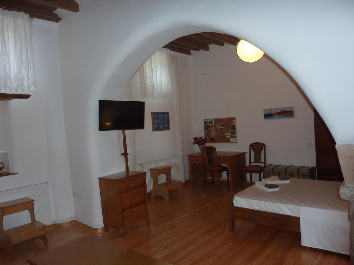 A Painter's House In Plaka * Athen