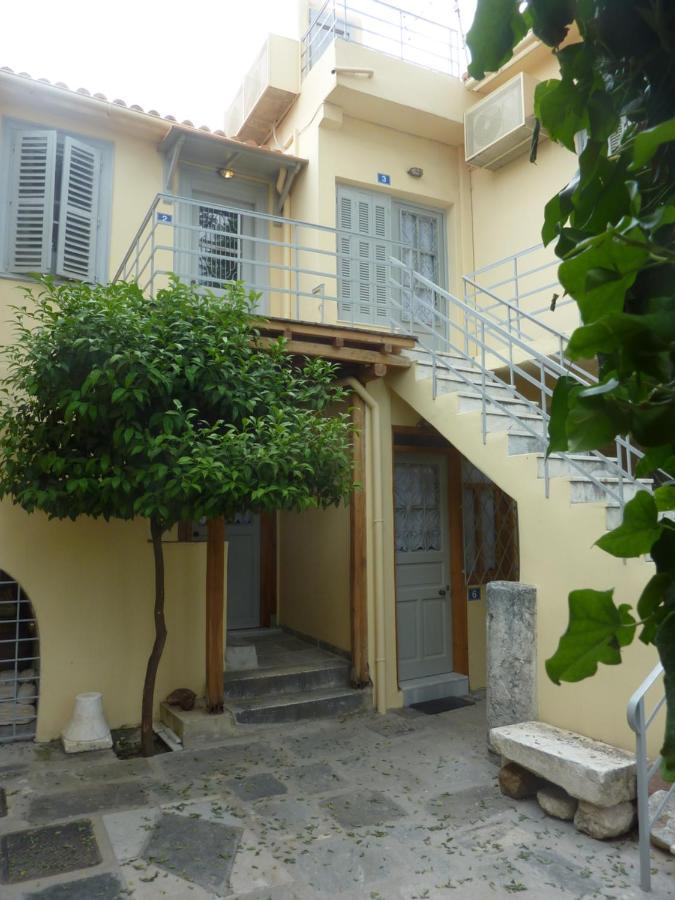A Painter's House In Plaka * Athènes