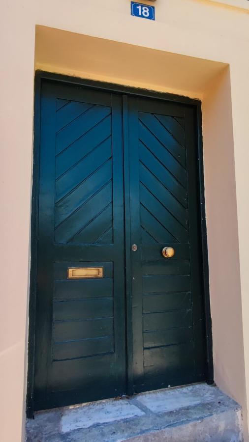 A Painter's House In Plaka * Athènes