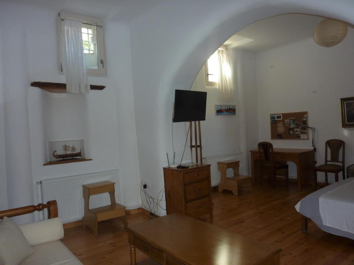 A Painter's House In Plaka